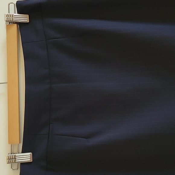 CLOSET CLEAROUT | J Crew Factory | Original Fit Pinstriped Pencil Skirt | Size 4 - Picture 3 of 7